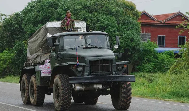 Cambodian, Thai leaders hold ceasefire talks in Malaysia